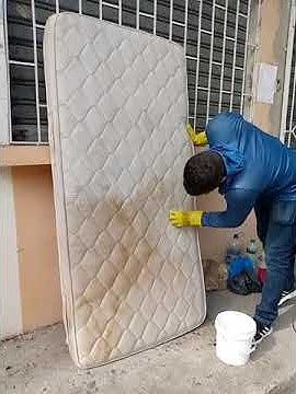  
كيف يمكن غسل الفرشات ؟
يمكنك غسل الفرشات بتنظيف الغلاف الخارجي بالماء والصابون أو استخدام آلة الغسيل إذا كانت القابلية لذلك. تأكد من إزالة الغبار والأتربة باستخدام مكنسة كهربائية أولاً، وإذا كان هناك بقع، استخدم منظف مناسب لمعالجتها قبل الغسل.